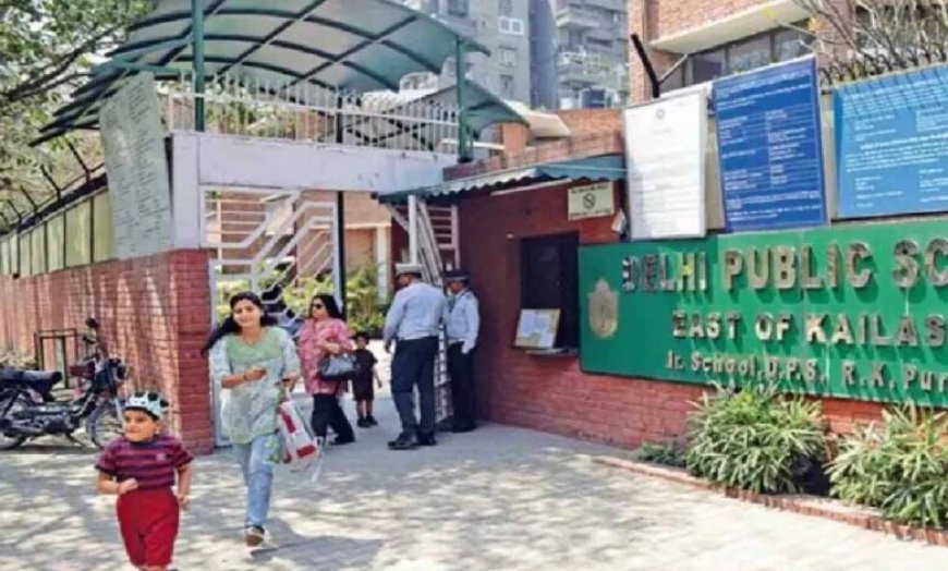 दिल्ली: 50 स्कूलों को बम धमकी, डॉग स्क्वायड और बम डिस्पोजल टीम सक्रिय