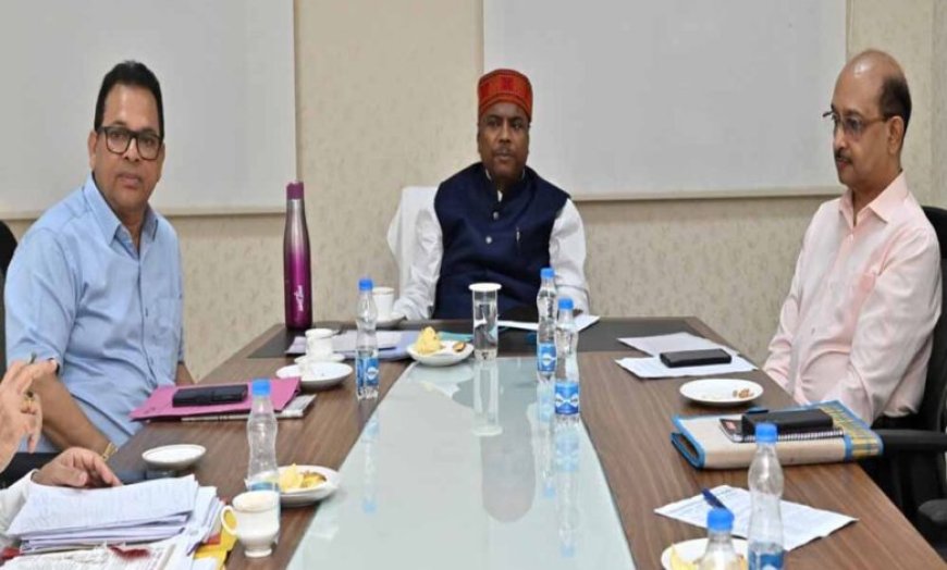 रायपुर : कम स्टॉक वालें जिलों में प्राथमिकता के साथ यूरिया खाद के उपलब्धता सुनिश्चित हो: मंत्री केदार कश्यप