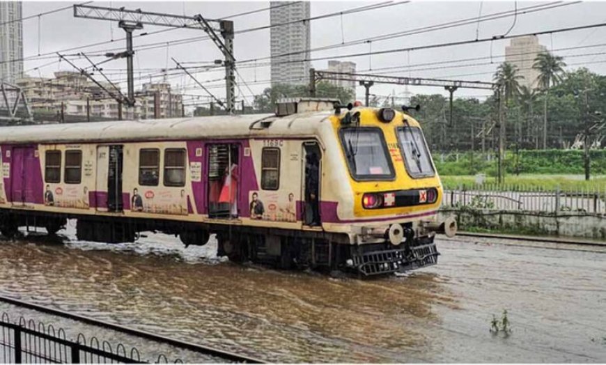 मुंबई में बारिश का कहर: 24 घंटे में 6 की मौत, 15 घंटे ठप रही हार्बर लाइन